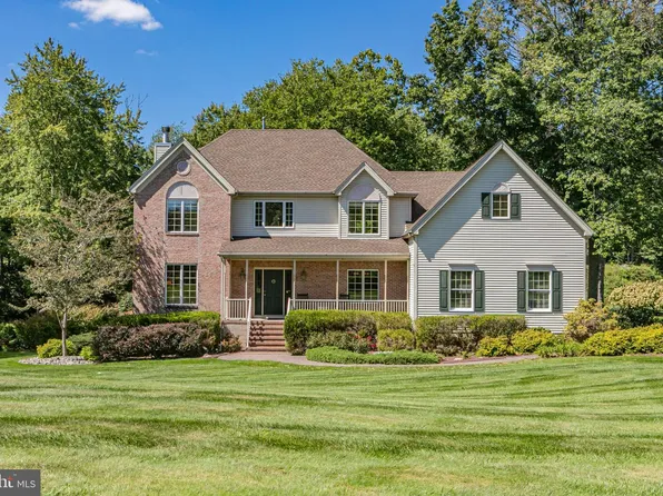 7 Ringos Mill Dr, Hopewell, NJ 08525