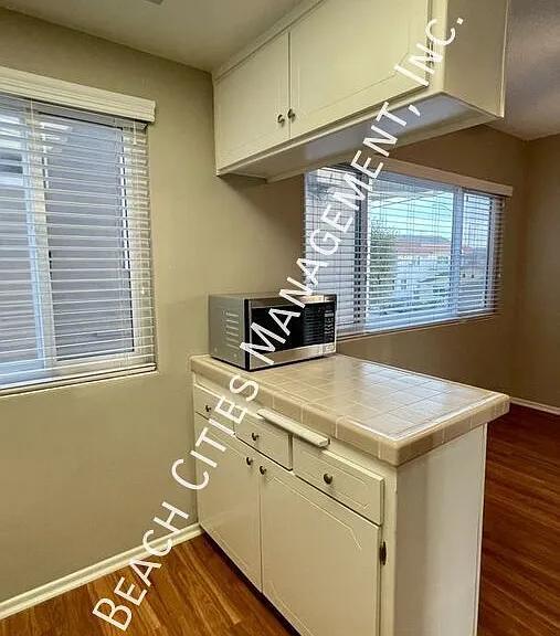 2033 E 3rd St #1B — Photo 22