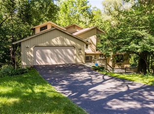 18 Lodge Pole Rd, Pittsford, NY 14534