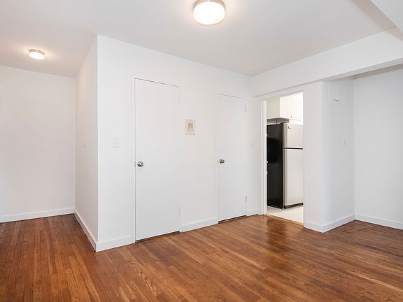 4th image of 408 W 34th St APT 4C
