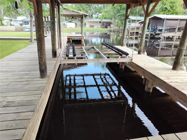 55808 Holiday Cir, Astor, FL 32102