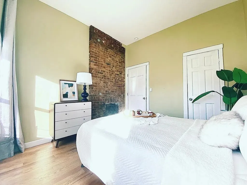 4 bed, 1.5 bath, 1200 sqft, $1,160 — Photo 2