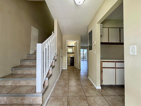 3rd image of 704 Riverside Dr