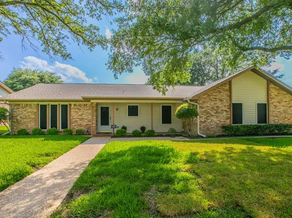 241 Travis Ln, Hewitt, TX 76643