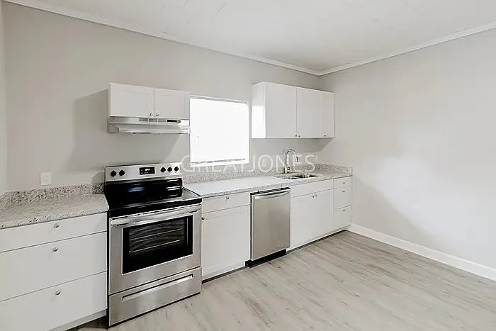 2 bed, 1.0 bath, 910 sqft, $997 — Photo 2