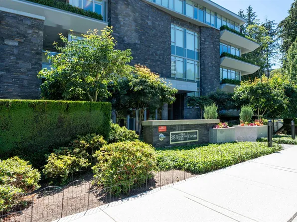 888 Arthur Erickson Pl #401, West Vancouver, BC V7T 0B1