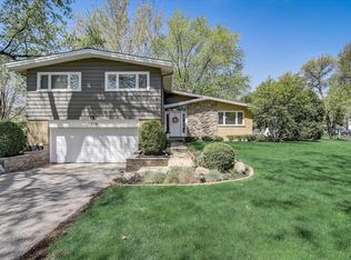 1350 Brookside Ln, Northbrook, IL
