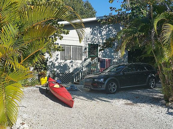 5th image of 726 Donax St