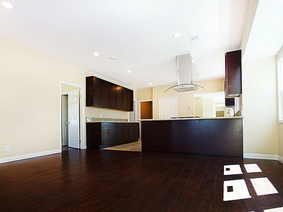 4th image of 1476 W 47th St