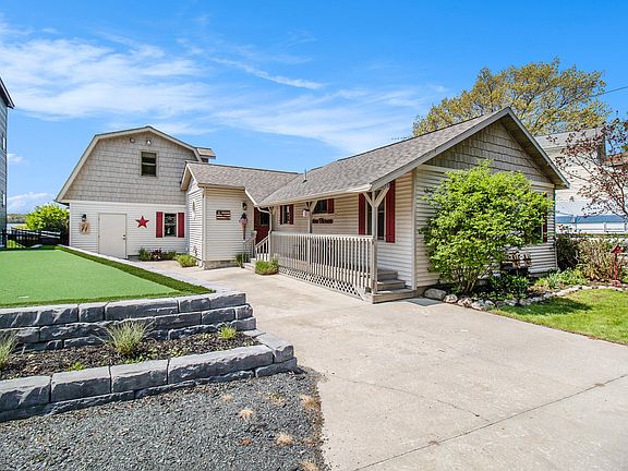2nd image of 4039 N Lakeshore Dr