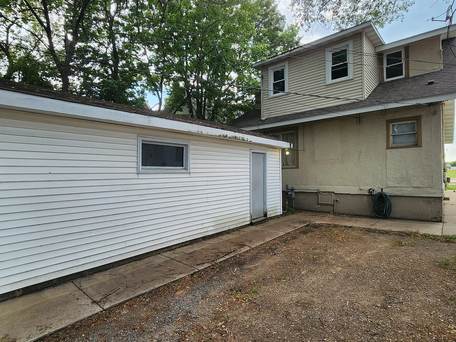 4 bed, 2400 sqft, $1,400 — Photo 4