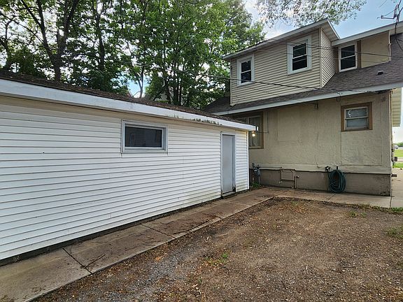 4th image of 210 9th Ave S