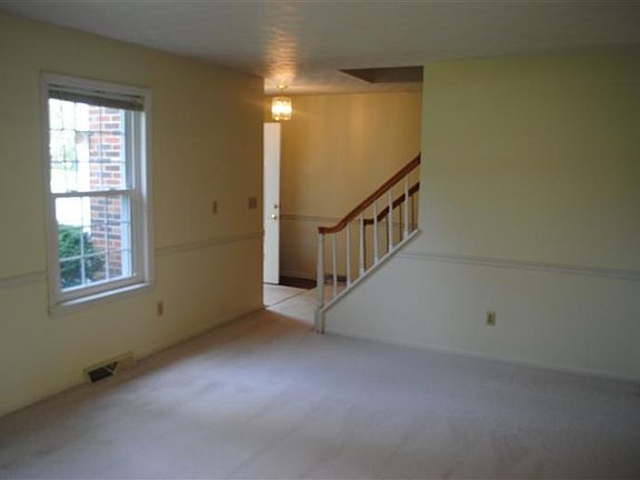 2nd image of 925 Glos Dr