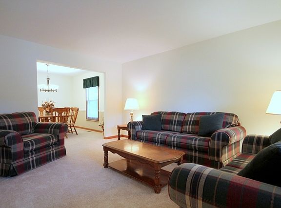 5th image of 63 Southfield Dr