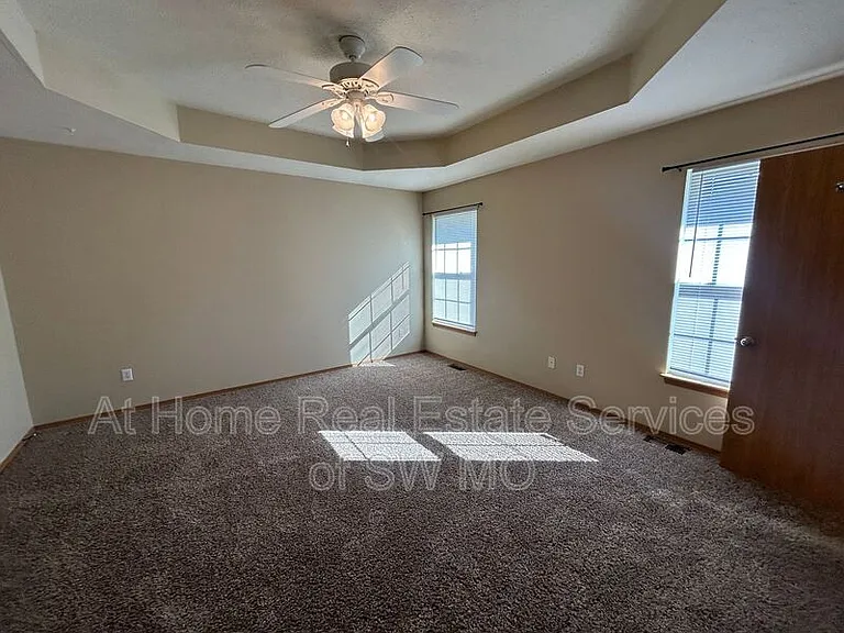 1260 N Westwood Ave — Photo 5
