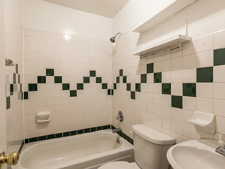 215 Franklin St #1R — Photo 17