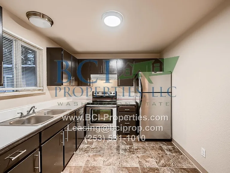 1122 Neil St NE — Photo 4