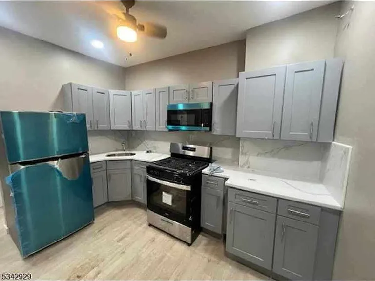188 Bergen Ave — Photo 5