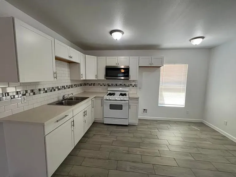 302 Kenmar Dr — Photo 3