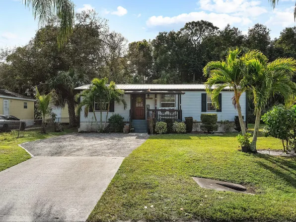 1228 SW Buckskin Trail, Stuart, FL 34997