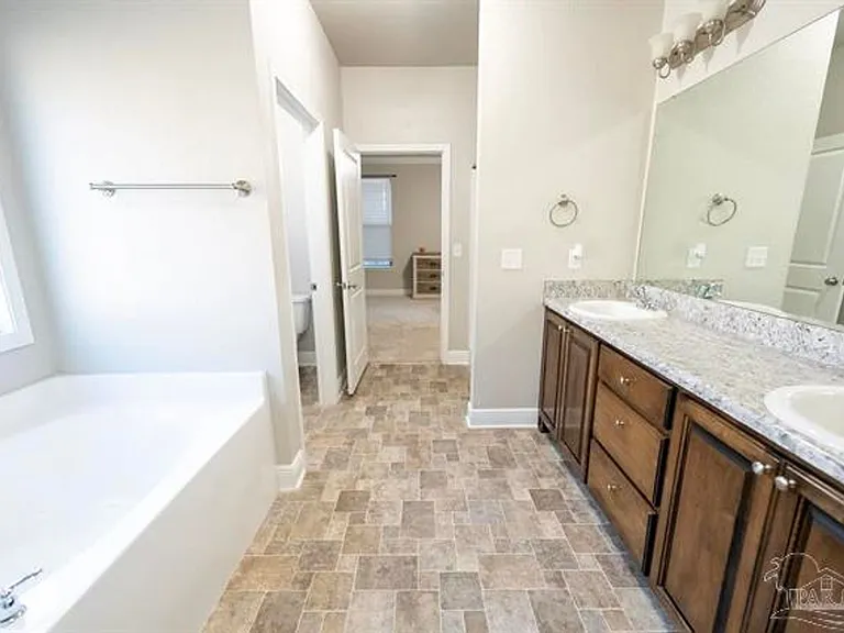 1060 Bretts Way — Photo 14