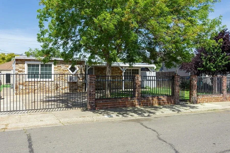 6053 36th Ave photo 1