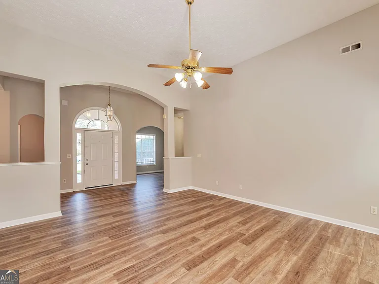 38 Rockport Dr — Photo 4