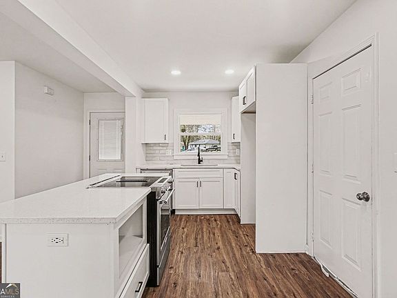3rd image of 1875 Creekside Ct
