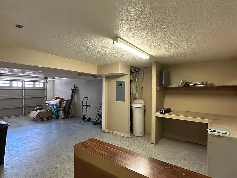 1003 N Independence Ave — Photo 13