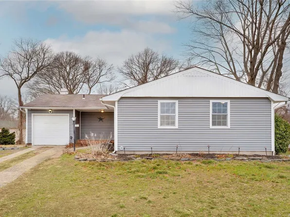 26 Ambassador Lane, Selden, NY 11784