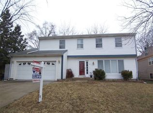 6 Monterey Dr, Vernon Hills, IL