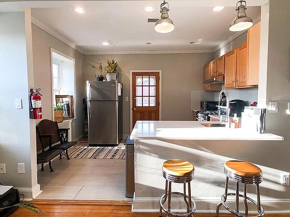 4th image of 3479 Bowman St #1