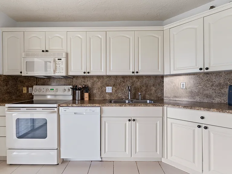 7507 La Paz Blvd #407 — Photo 12
