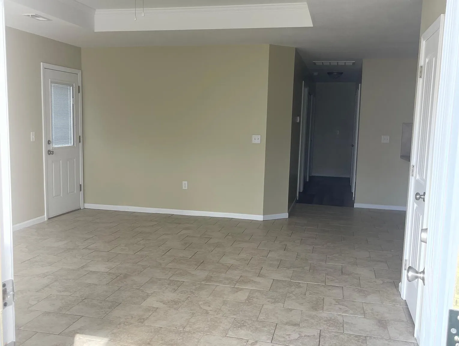 607 W Market St — Photo 2