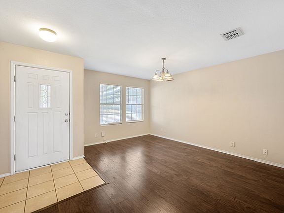 2nd image of 5815 Valparaiso Way