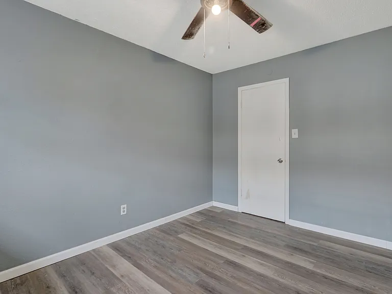 Greenbriar Apartments — Photo 11