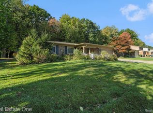 5761 Bingham Dr, Troy, MI