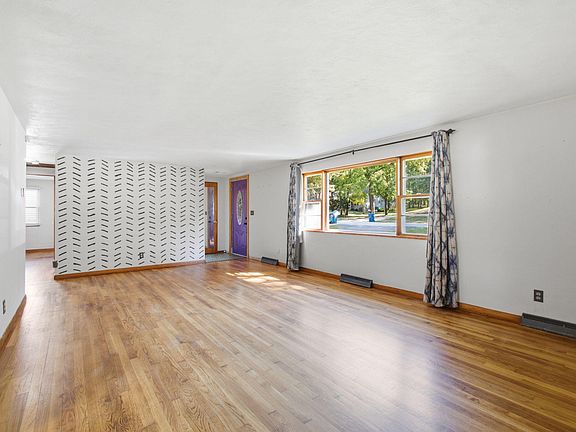5th image of 117 Prairie St