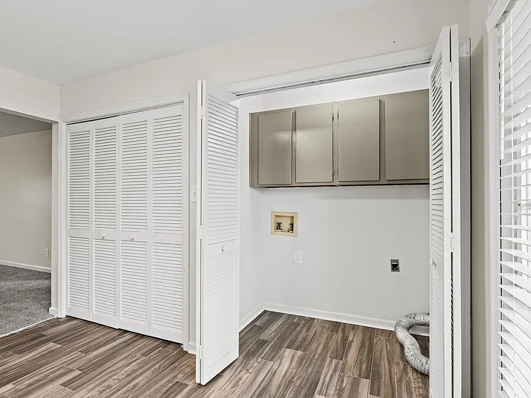 Park Towne Apartments — Photo 30
