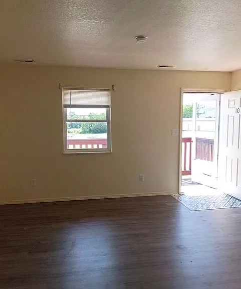 1507 N Commercial Ave #10 — Photo 1