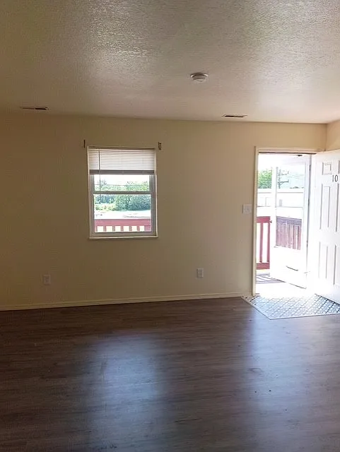 1507 N Commercial Ave #10