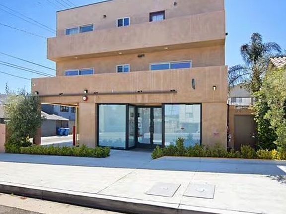 3rd image of 3763 Sawtelle Blvd #3763