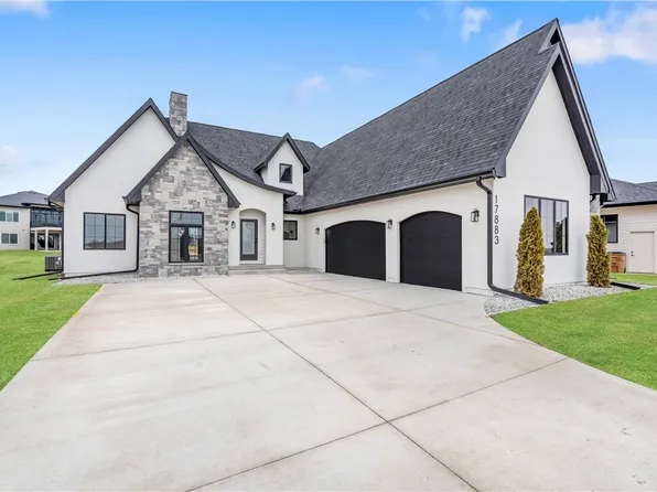 17883 Creekside Dr, Clive, IA 50325