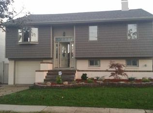 52 E 1st St, Freeport, NY 11520