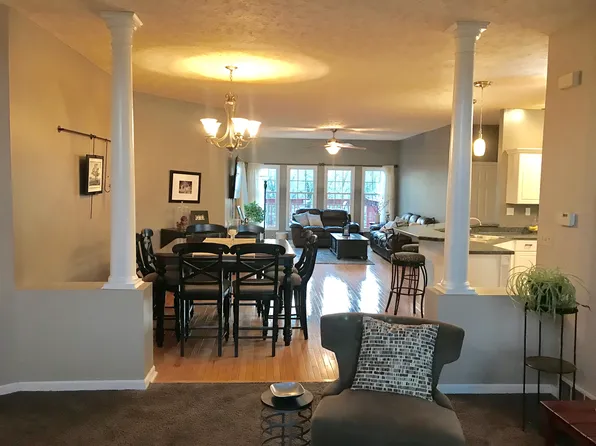 10 Fox Hill Dr, Carlinville, IL 62626
