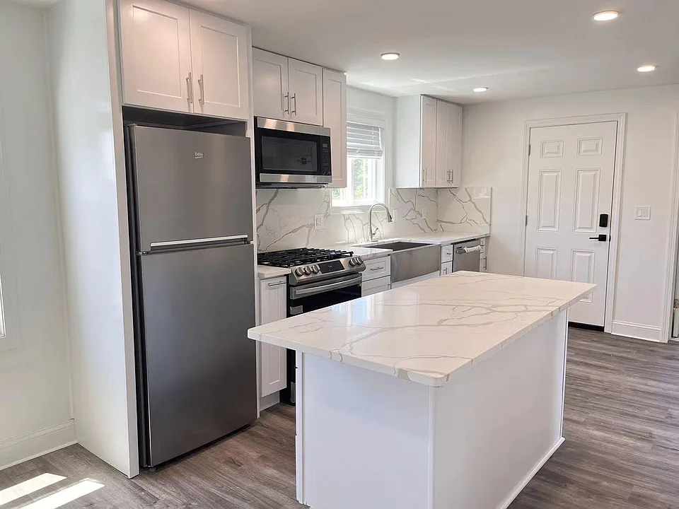 336 Lowell St #3