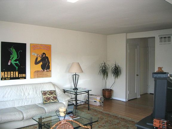 Living Room facing entry