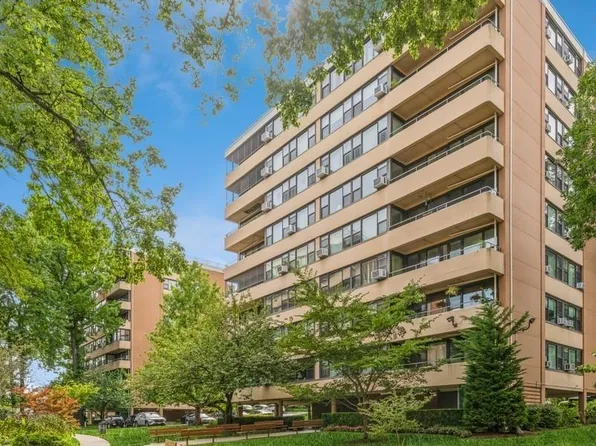 10-11 162nd Street #6A, Whitestone, NY 11357