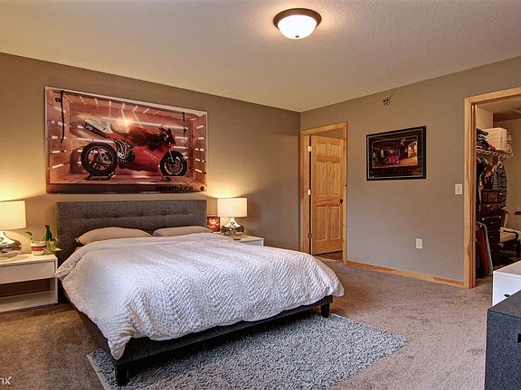 06_-_Master_Bedroom-1