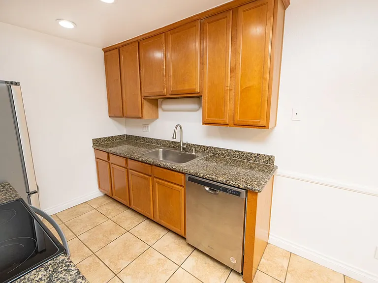 455 Ballantyne St #8 — Photo 75